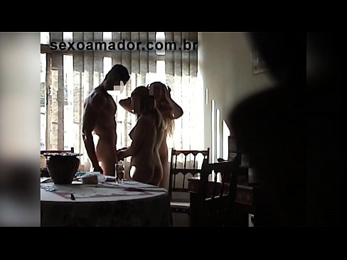 ❤️ Prietenii sexuali invită un bărbat uriaș și o partidă în trei cu el at ro.libporno.ru ☑